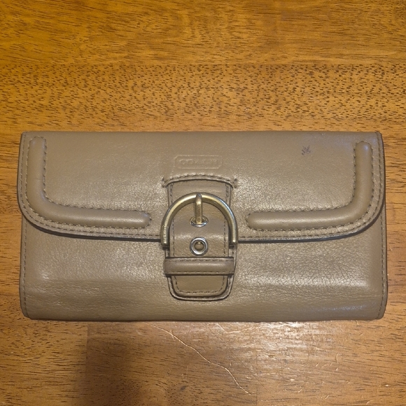 EUC Coach Wallet - Picture 1 of 15